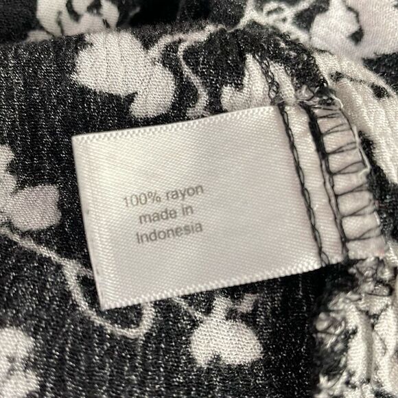 LANE BRYANT Ladies Floral Rayon 3/4 Sleeve Flowy Blouse Size 22/24 Black White - Picture 10 of 12